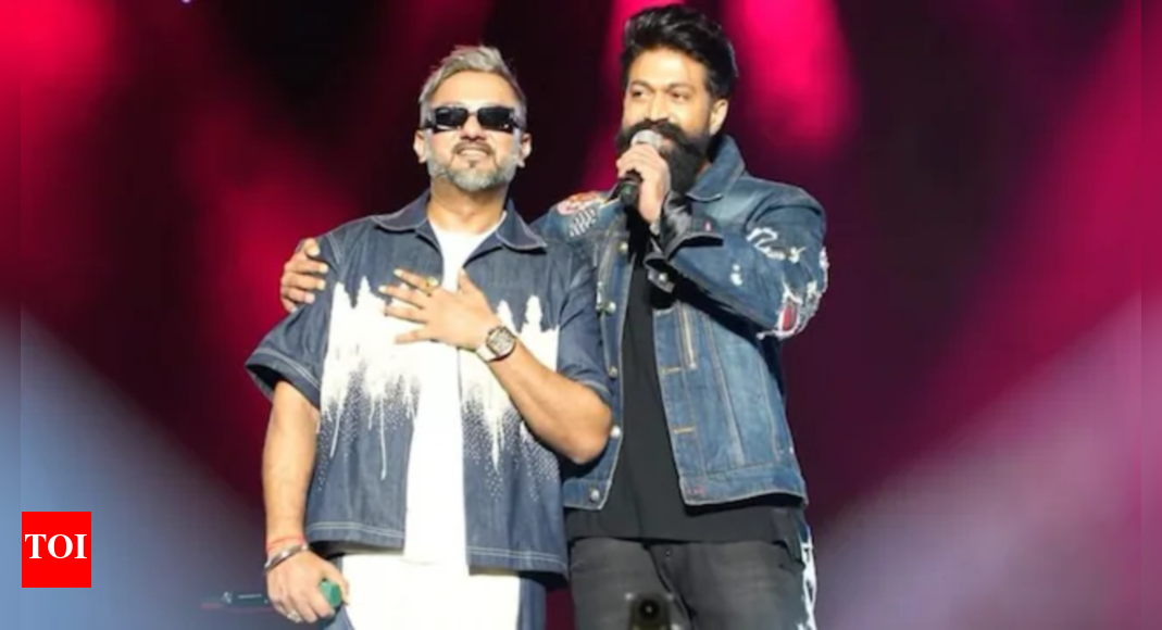 Honey Singh and Yash share the Bengaluru stage.